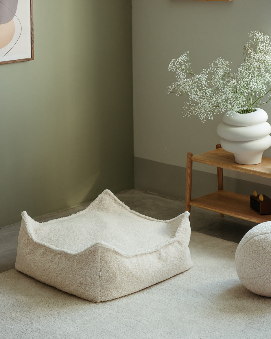 Otomāns Cream White Square Ottoman, Wigiwama