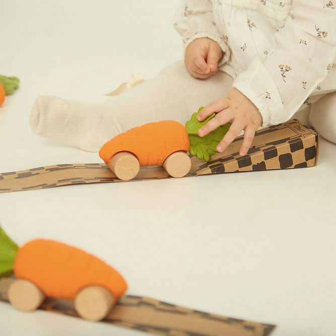 Auto Burkāns ar trasīti, Cathy the Carrot Car, Oli&Carol, 8437021201857