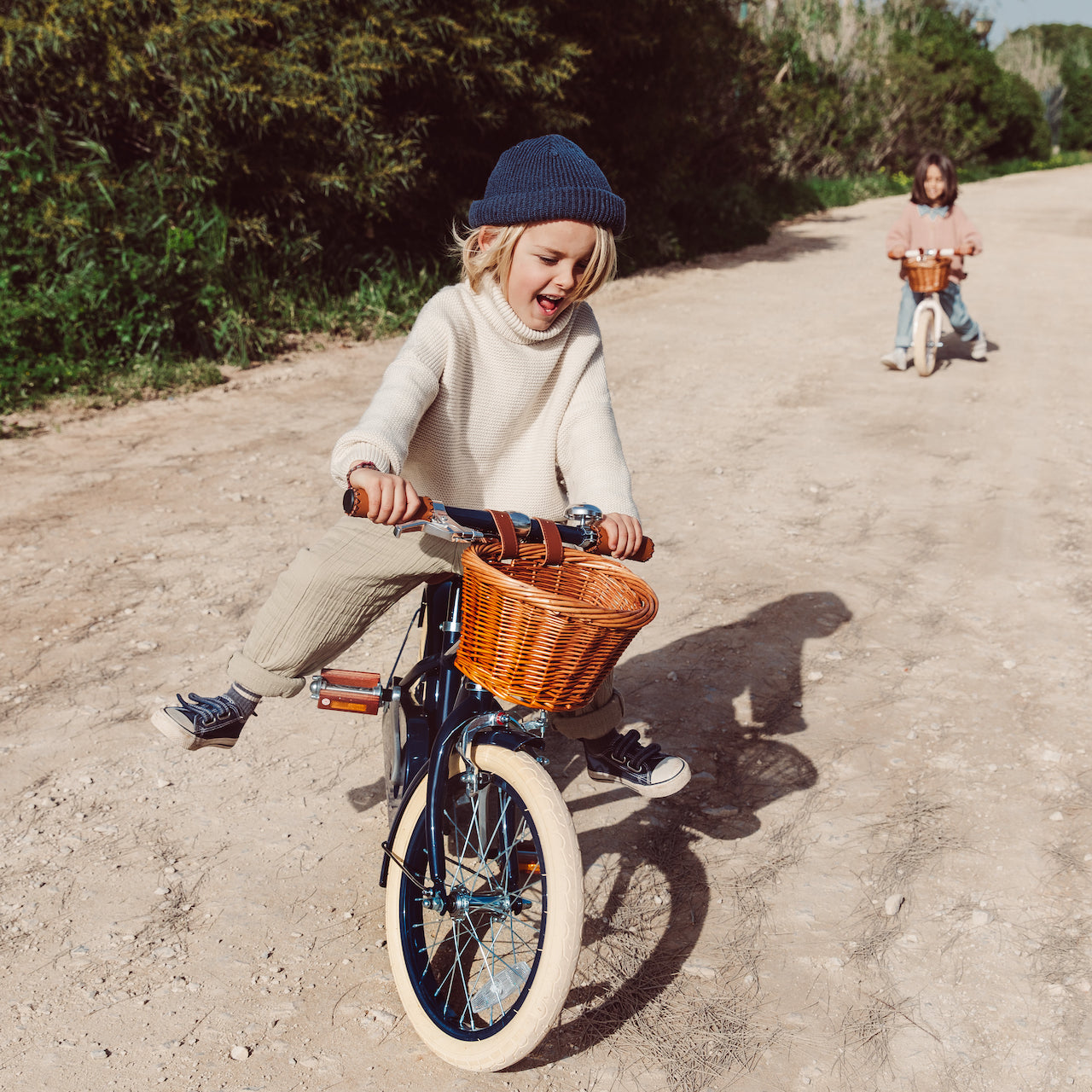 Banwood bērnu velosipēds ar pītu koka groziņu, zils divritenis ar pievienojamiem palīgriteņiem, 16 collu, Banwood Classic kids bike, Navy Blue, 16 inch