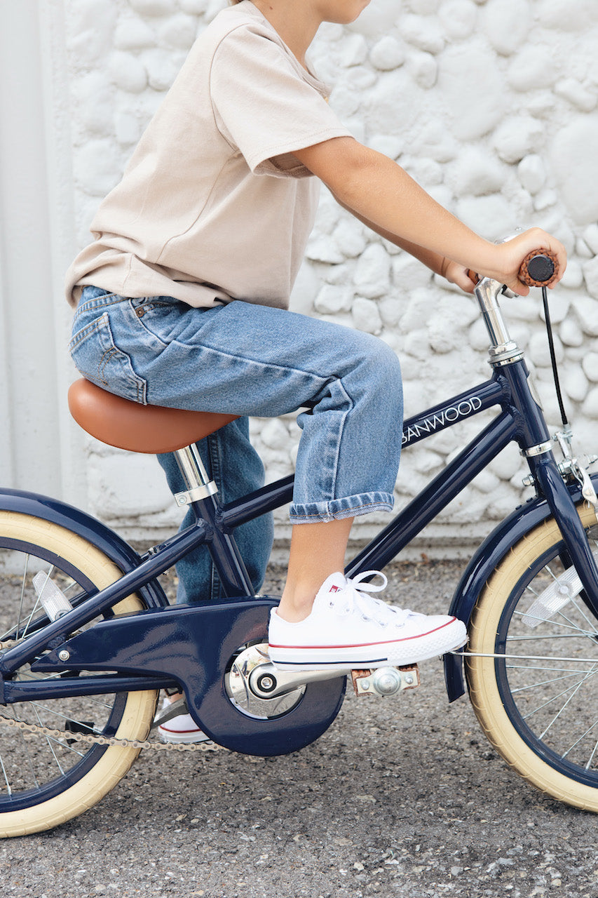 Banwood bērnu velosipēds ar pītu koka groziņu, zils divritenis ar pievienojamiem palīgriteņiem, 16 collu, Banwood Classic kids bike, Navy Blue, 16 inch