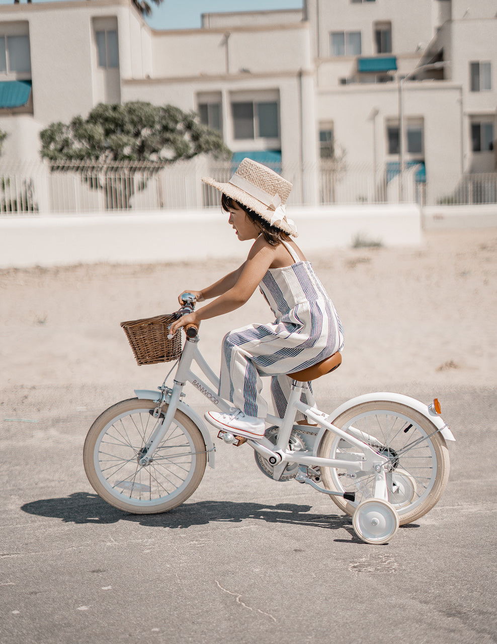 Banwood bērnu velosipēds ar pītu koka groziņu, balts divritenis ar pievienojamiem palīgriteņiem, 16 collu, Banwood Classic kids bike, White, 16 inch